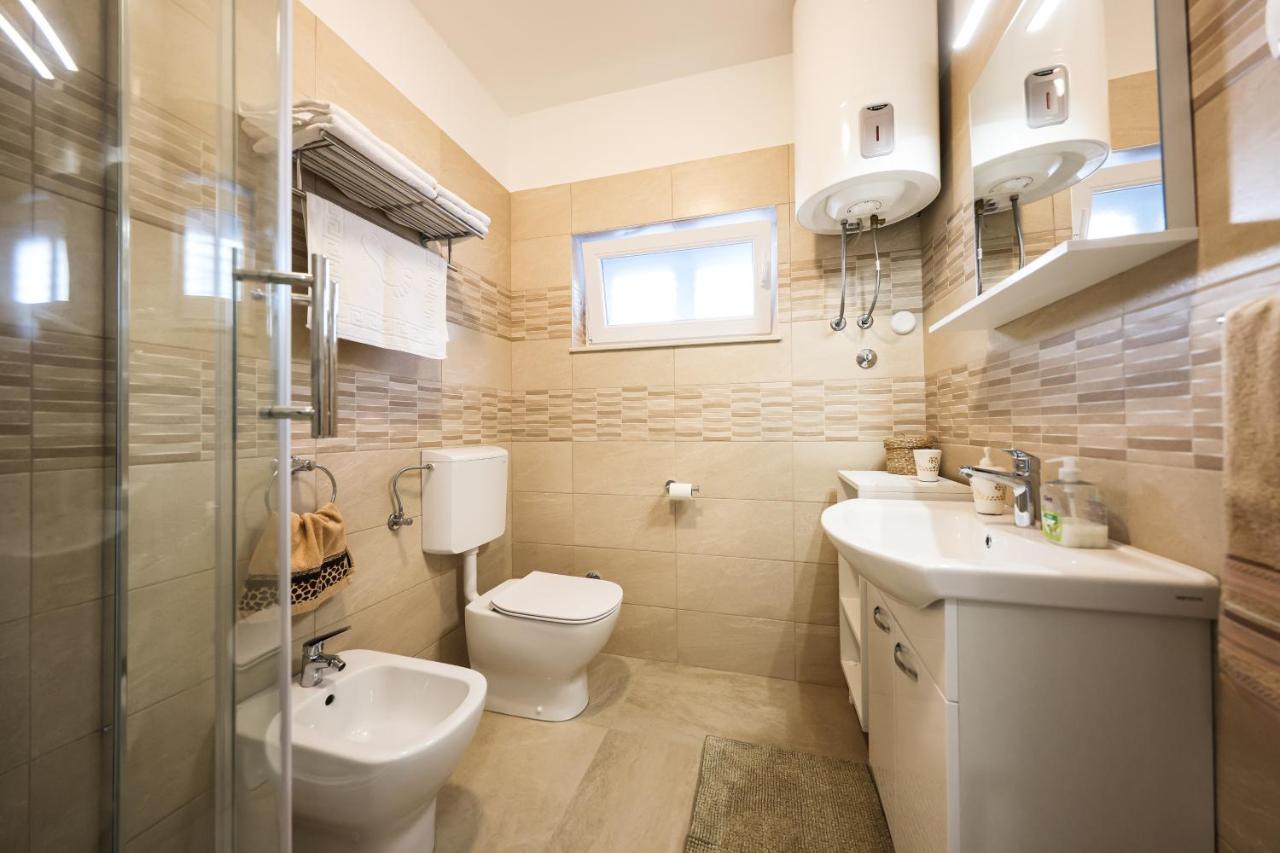 Apartment Puntamika Villa De Rosa - Ground Floor Zadar Extérieur photo