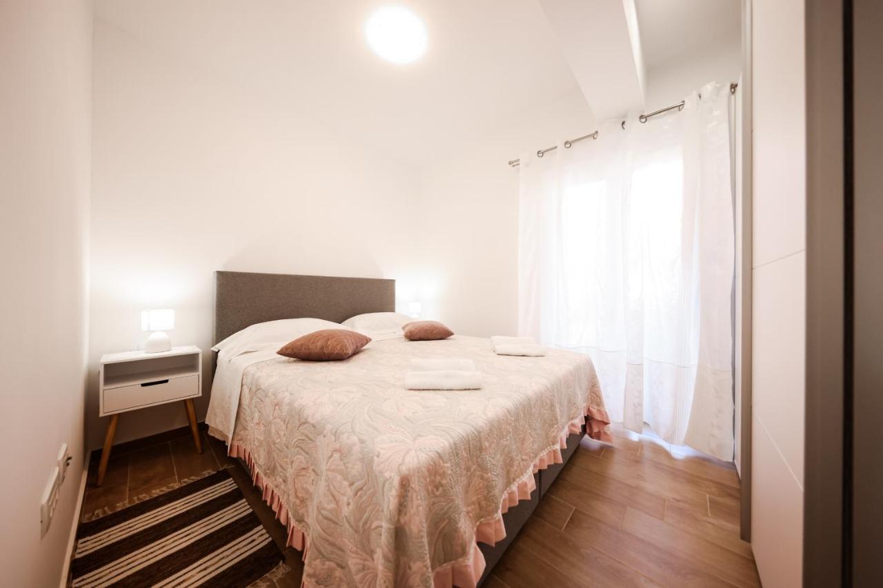 Apartment Puntamika Villa De Rosa - Ground Floor Zadar Extérieur photo