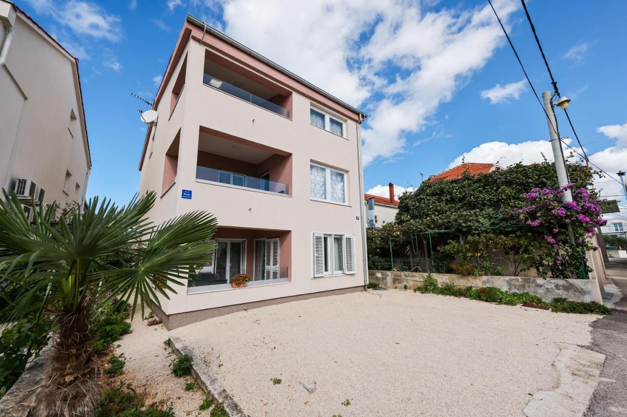 Apartment Puntamika Villa De Rosa - Ground Floor Zadar Extérieur photo