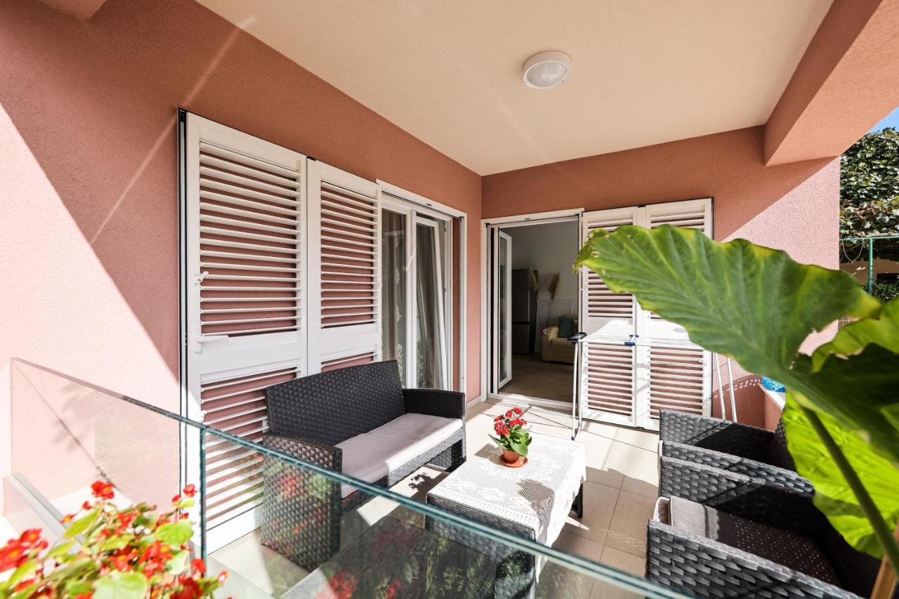 Apartment Puntamika Villa De Rosa - Ground Floor Zadar Extérieur photo