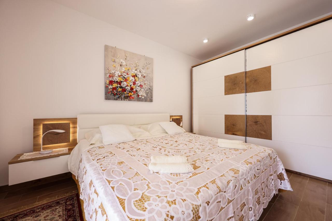 Apartment Puntamika Villa De Rosa - Ground Floor Zadar Extérieur photo